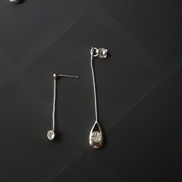 Lia Sophia Bundle of 2~Pierced Earrings~ Lia Sophia Necklace - Picture 6 of 8